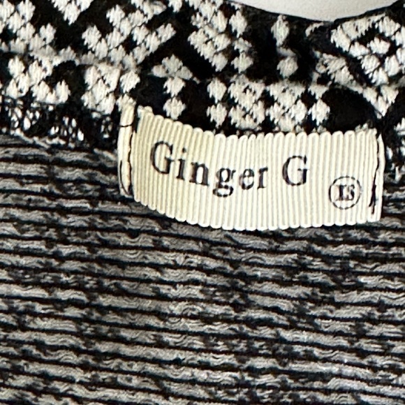 GingerG sz XS tank top in black and white with a light bra fabric. - Picture 8 of 9